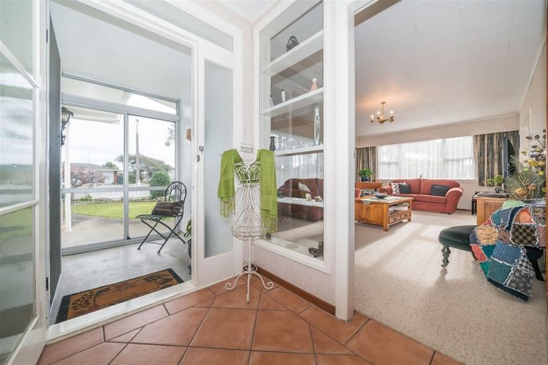 Photo of property in 14 Hollows Crescent, Takaro, Palmerston North, 4412