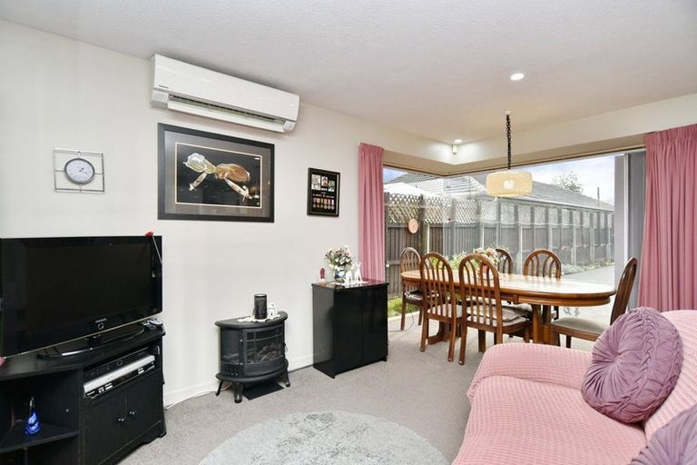 Photo of property in 2/66 Dunedin Street, Redwood, Christchurch, 8051