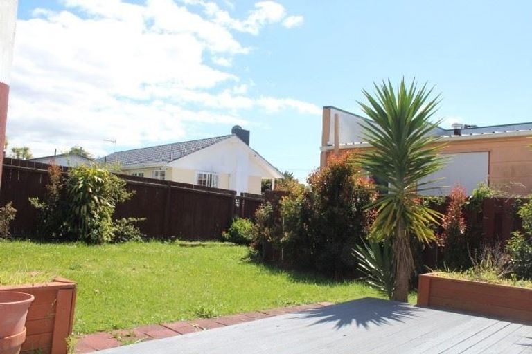 Photo of property in 2/10 Rewa Street, New Lynn, Auckland, 0600