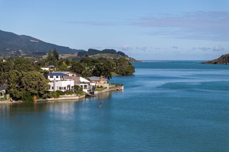 Photo of property in Wallis Street, Raglan, 3225