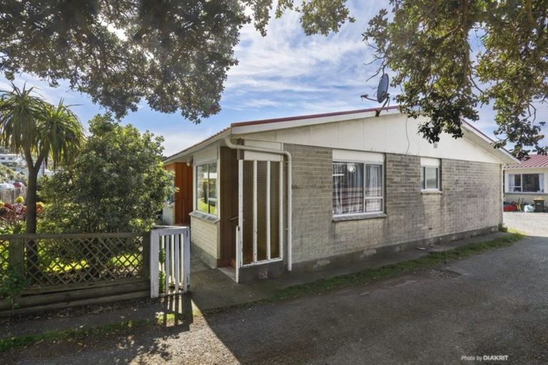 Photo of property in 4/171 Queens Drive, Lyall Bay, Wellington, 6022