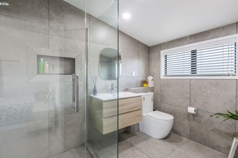 Photo of property in 52 Waiora Road, Stanmore Bay, Whangaparaoa, 0932