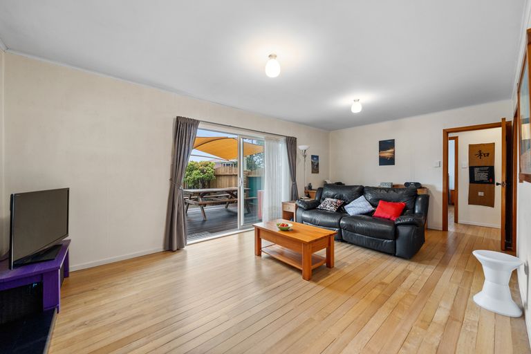 Photo of property in 3 Poto Street, Te Atatu South, Auckland, 0610