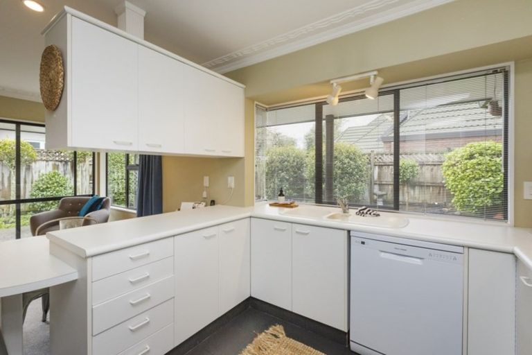 Photo of property in 15a Phoenix Avenue, Hokowhitu, Palmerston North, 4410