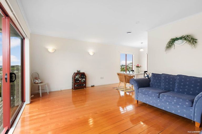 Photo of property in 1/594 East Coast Road, Pinehill, Auckland, 0630