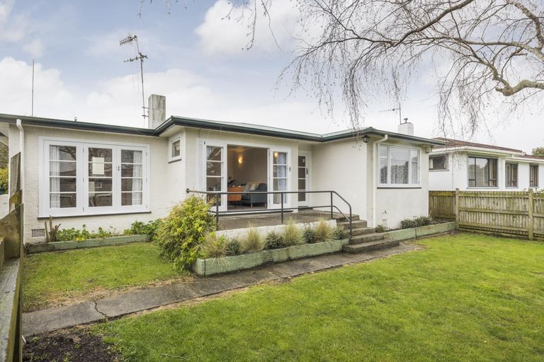 Photo of property in 10 Salisbury Avenue, Terrace End, Palmerston North, 4410