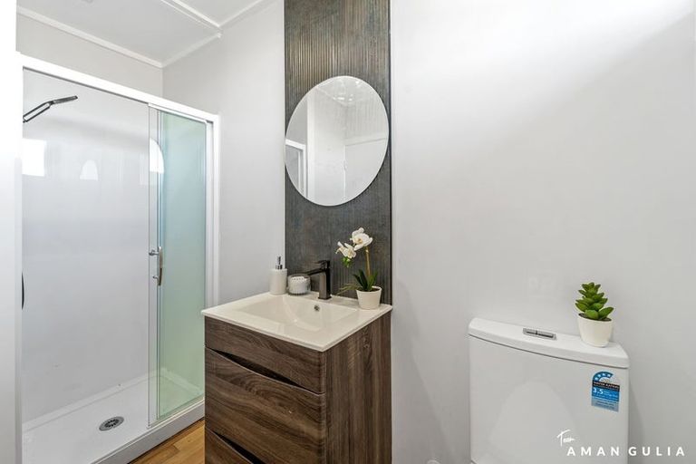 Photo of property in 16c Dallinghoe Crescent, Milford, Auckland, 0620