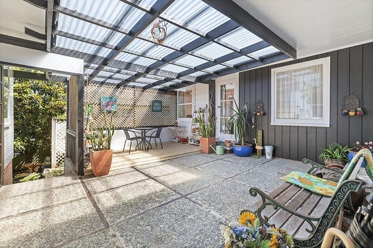 Photo of property in 23 Ellesmere Crescent, Pakuranga Heights, Auckland, 2010