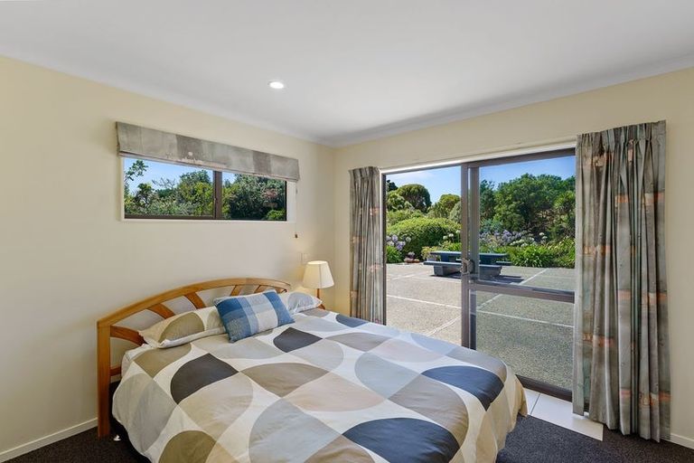 Photo of property in 47 Rutherford Drive, Waikanae Beach, Waikanae, 5036