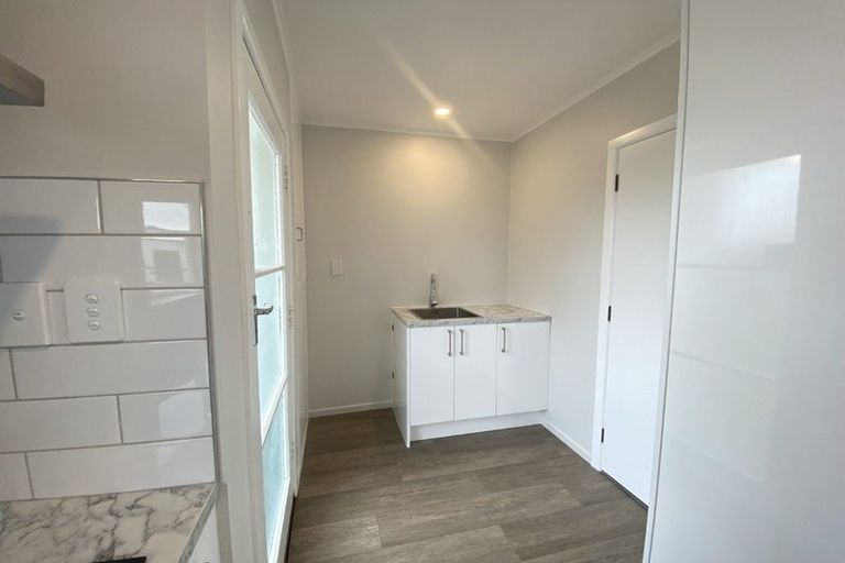 Photo of property in 8 Lendic Avenue, Henderson, Auckland, 0612