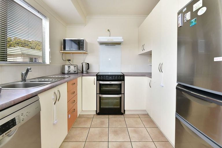 Photo of property in 3/18 Ocean View Road, Hatfields Beach, Orewa, 0931