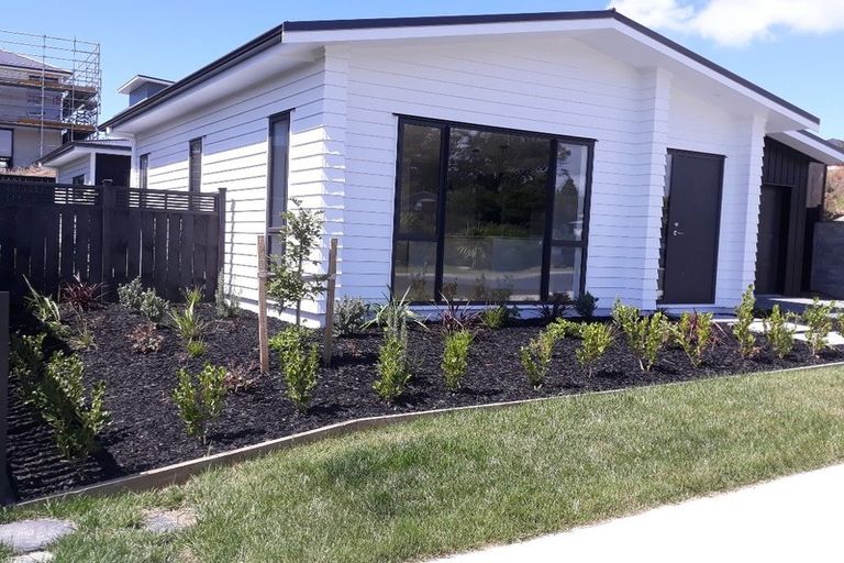 Photo of property in 65 Koura Drive, Red Beach, 0932