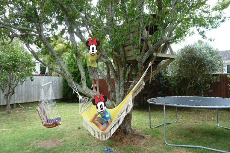 Photo of property in 22 Tonar Street, Northcote, Auckland, 0627