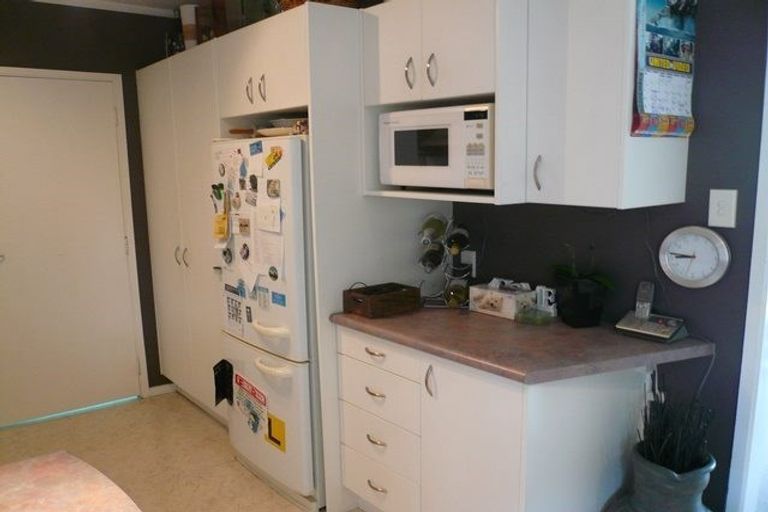 Photo of property in 22 Staincross Street, Green Bay, Auckland, 0604