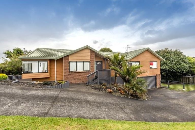 Photo of property in 11 Queen Natalie Place, Massey, Auckland, 0614