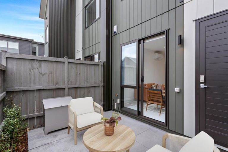 Photo of property in 14 Port Way, Rosehill, Papakura, 2113
