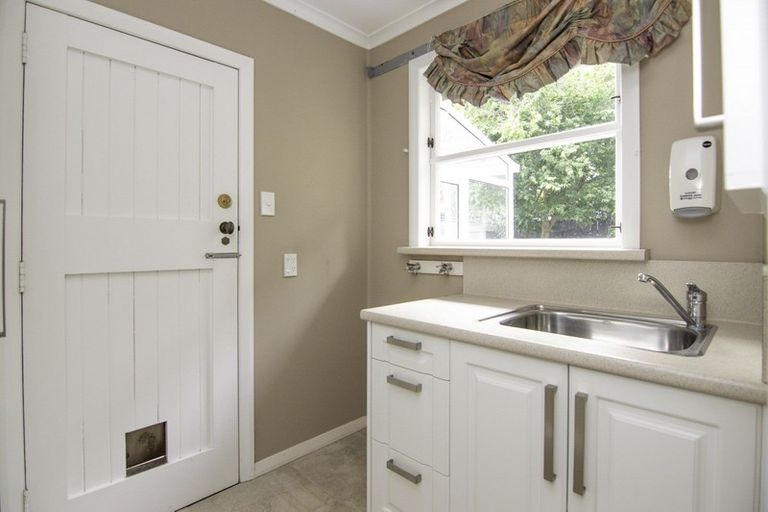 Photo of property in 18 Churchill Avenue, Hokowhitu, Palmerston North, 4410