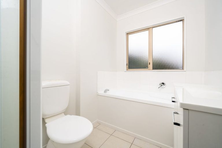 Photo of property in 50 Erlestoke Crescent, Churton Park, Wellington, 6037
