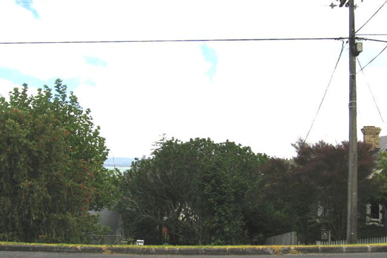 Photo of property in 32a Palmerston Road, Birkenhead, Auckland, 0626