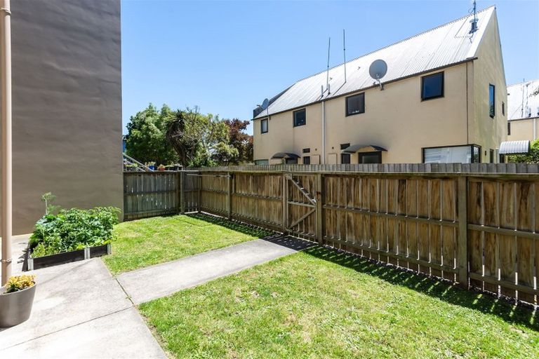 Photo of property in 4/30 Mathesons Road, Phillipstown, Christchurch, 8011