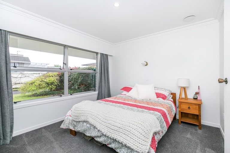 Photo of property in 5 Woodstock Crescent, Leamington, Cambridge, 3432