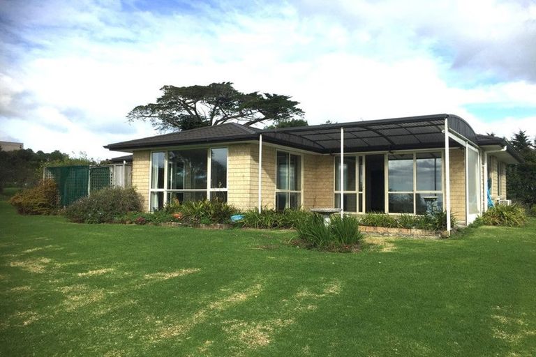 Photo of property in 24 Te Arai Point Road, Te Arai, Wellsford, 0975