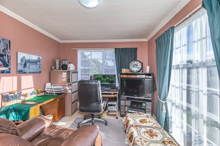 Photo of property in 2 Avon Street, Levin, 5510