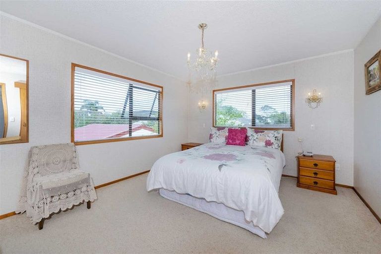 Photo of property in 208 Edmonton Road, Te Atatu South, Auckland, 0610