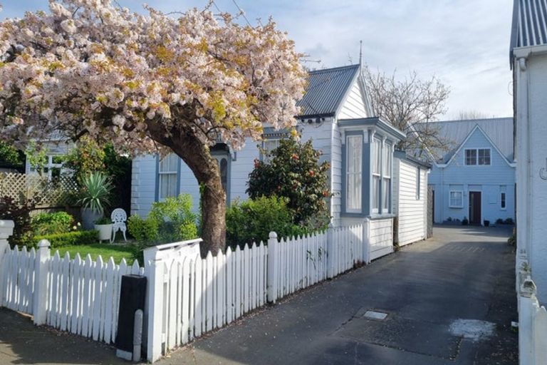 Photo of property in 147a Holly Road, St Albans, Christchurch, 8014