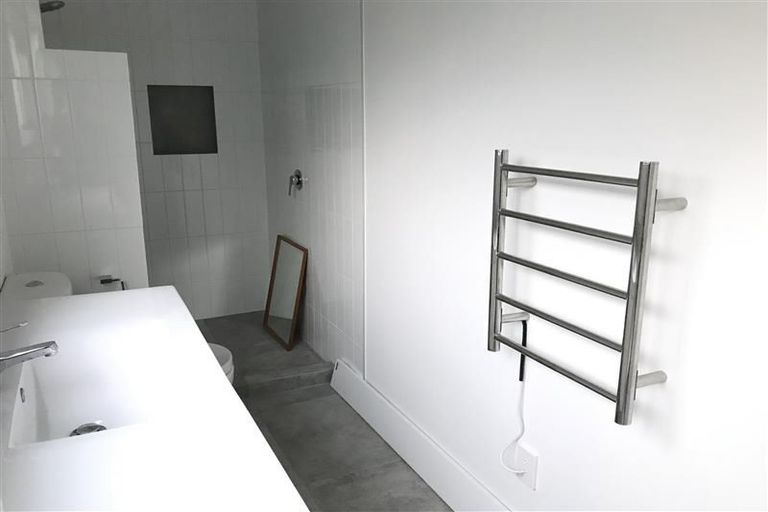 Photo of property in 1/50 Seaview Road, Castor Bay, Auckland, 0620