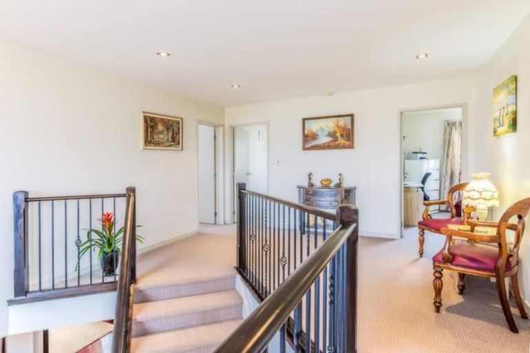 Photo of property in 15 Mana Lane, Pinehill, Auckland, 0632