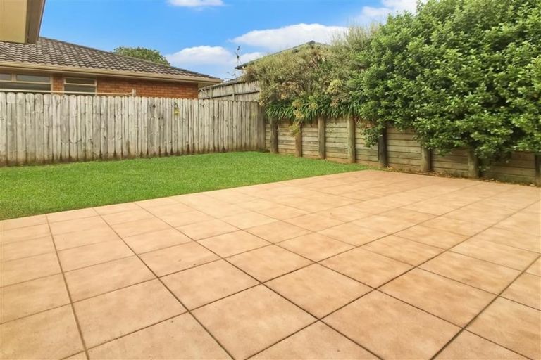 Photo of property in 10 Mt Lebanon Crescent, The Gardens, Auckland, 2105