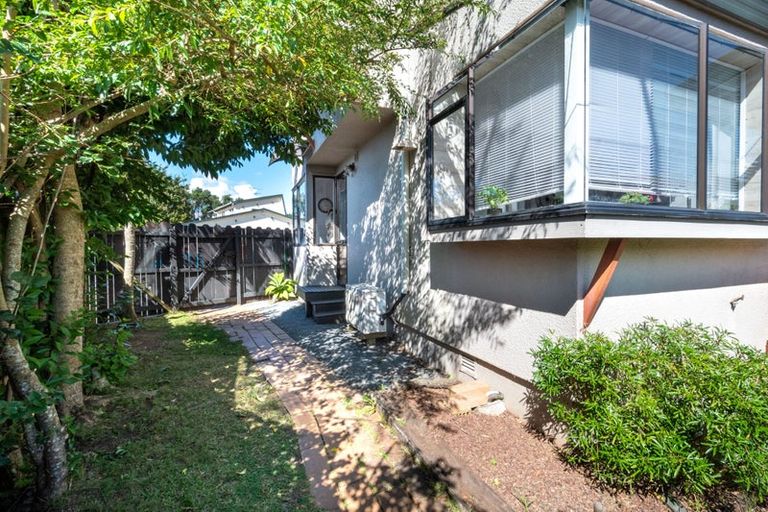 Photo of property in 1/283 Royal Road, Massey, Auckland, 0614