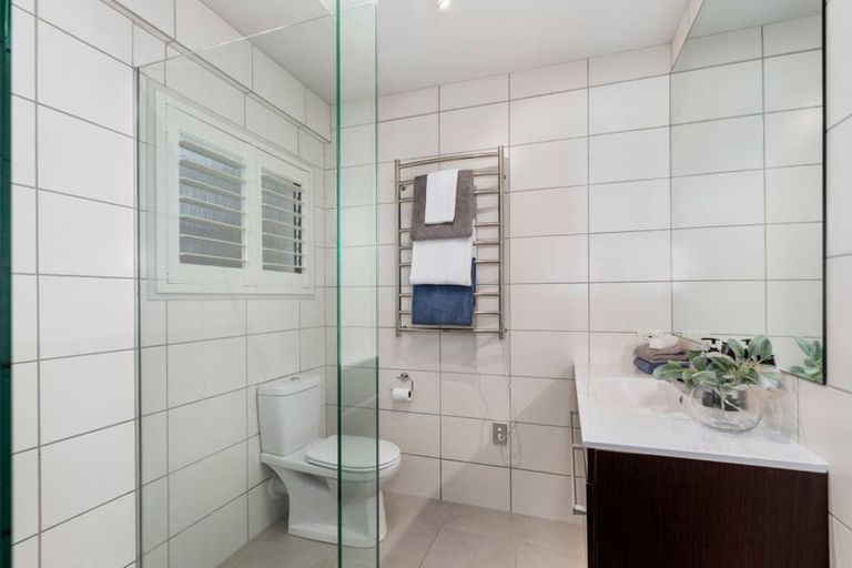 Photo of property in 2/13 Muritai Road, Milford, Auckland, 0620