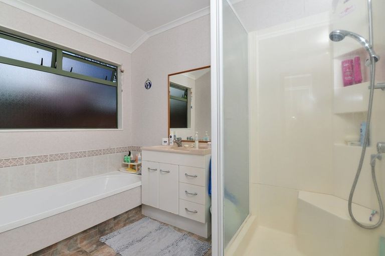 Photo of property in 8 Greenough Place, Rototuna, Hamilton, 3210