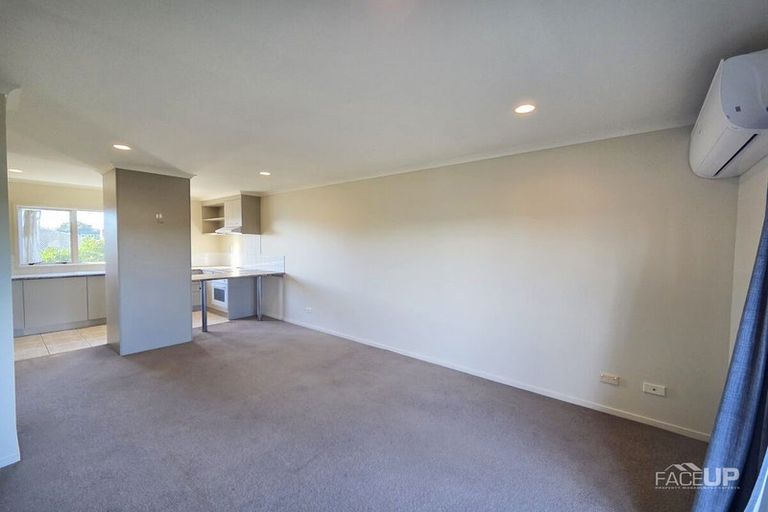 Photo of property in 3/4 Keeling Road, Henderson, Auckland, 0612