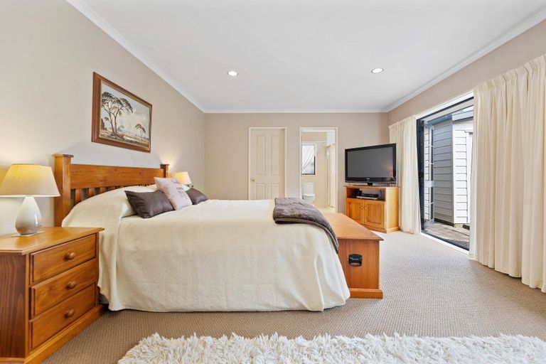 Photo of property in 43 Kinder Street, Acacia Bay, Taupo, 3330