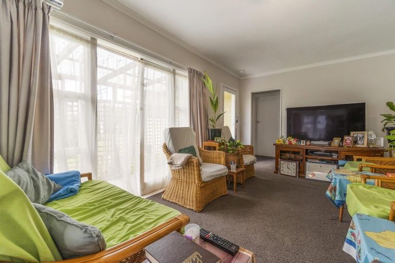 Photo of property in 35 Barbary Avenue, Kelston, Auckland, 0602