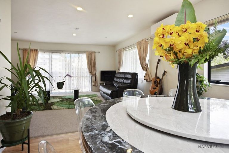 Photo of property in 58e Sunnyside Road, Sunnyvale, Auckland, 0612