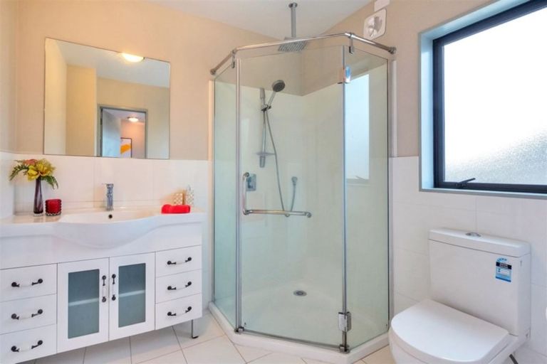 Photo of property in 7 Roberts Road, Te Atatu South, Auckland, 0610