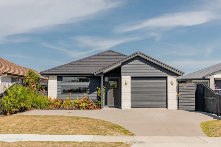 Photo of property in 75 Te Kio Crescent, Papamoa Beach, Papamoa, 3118