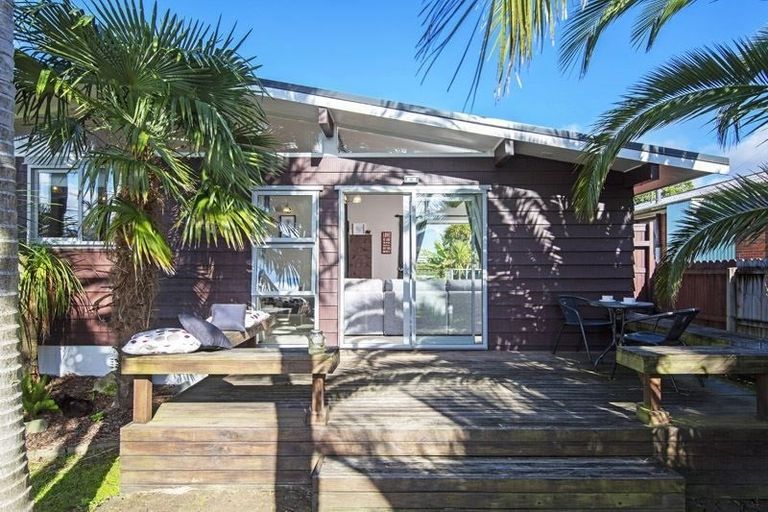 Photo of property in 81 Edgewater Drive, Pakuranga, Auckland, 2010