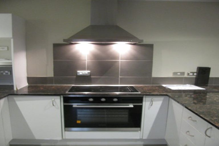 Photo of property in 1/48 Taharoto Road, Takapuna, Auckland, 0622