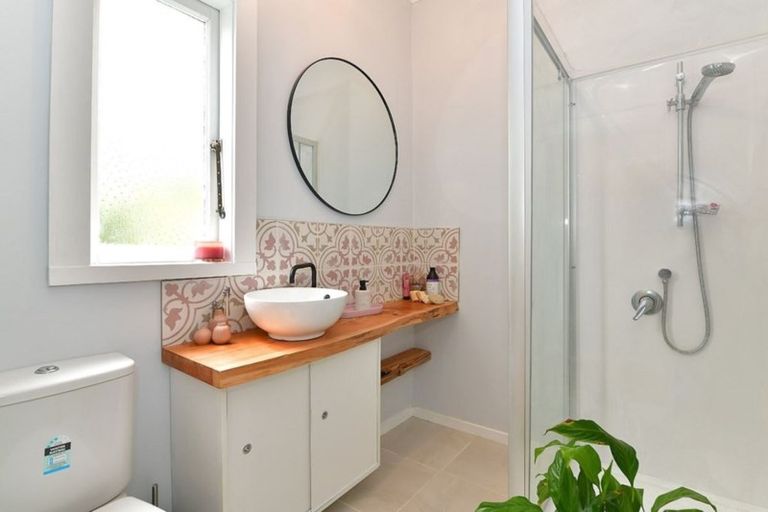 Photo of property in 27a Mangakura Road, Helensville, 0800