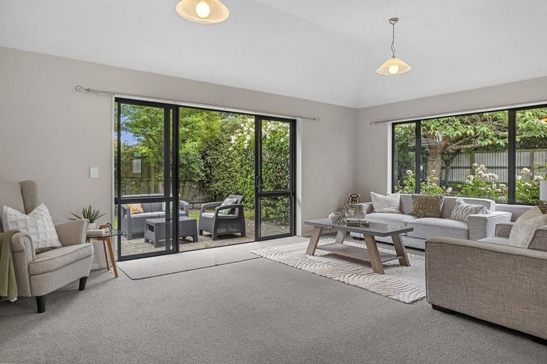 Photo of property in 17 Sutton Place, Dallington, Christchurch, 8061