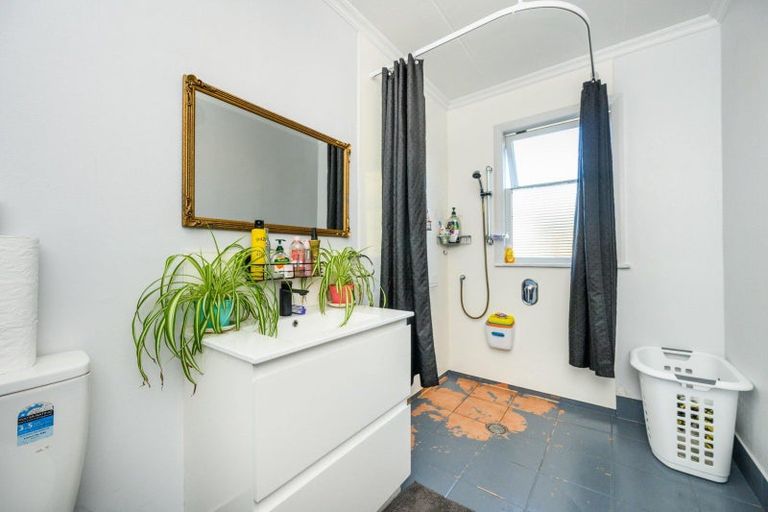 Photo of property in 1 Cremorne Avenue, Hokowhitu, Palmerston North, 4410