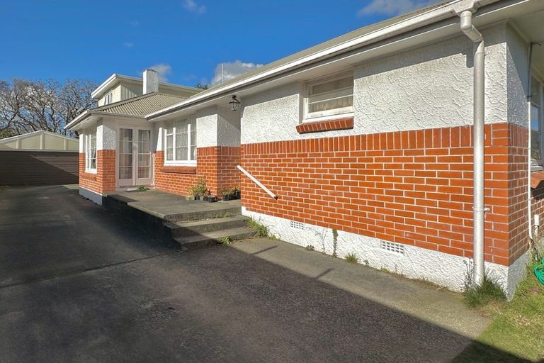 Photo of property in 42 Gibbons Street, Upper Hutt Central, Upper Hutt, 5018