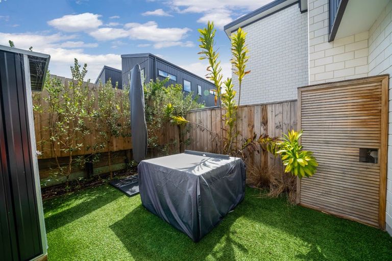 Photo of property in 1b Hamurana Place, Te Atatu Peninsula, Auckland, 0610