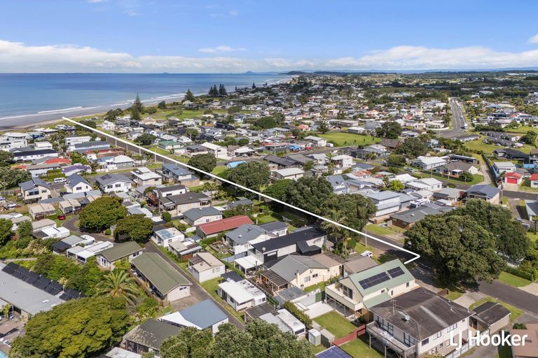 Photo of property in 42 Ocean View Road, Waihi Beach, 3611