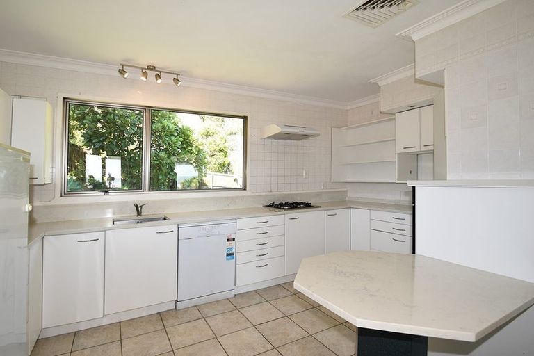 Photo of property in 24 Domain Crescent, Muriwai, Waimauku, 0881